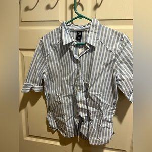 Gap button up